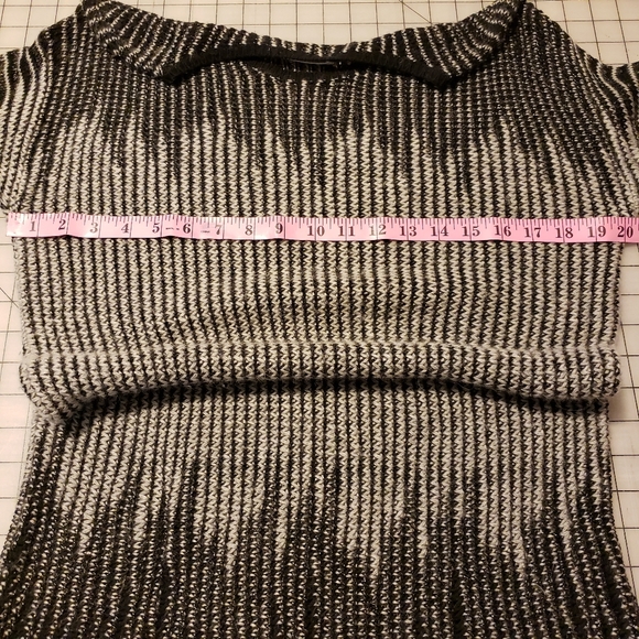 Two by Vince Camuto black and gray sweater - Picture 6 of 7